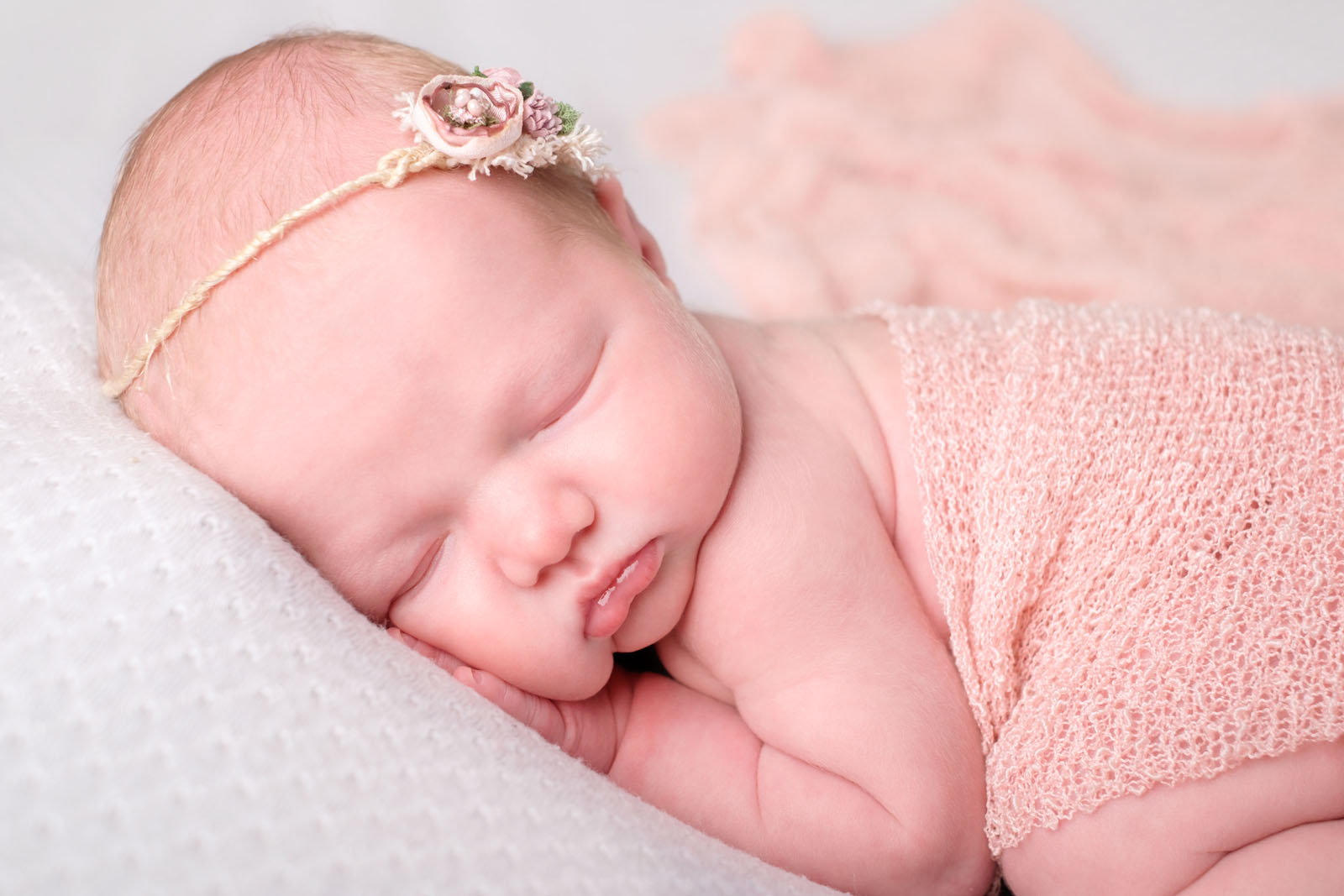 newborn photography falkirk - sleepy baby