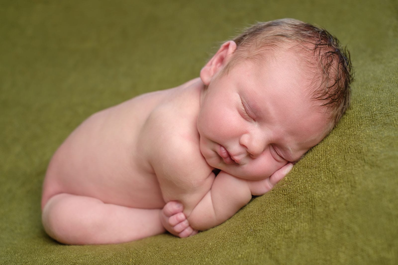 newborn photography - froggy pose variation