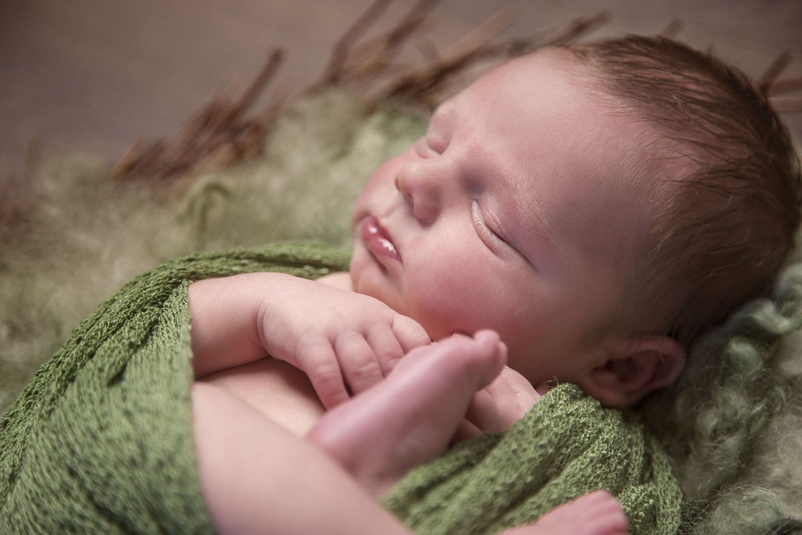 newborn photography stirling - natural wreath