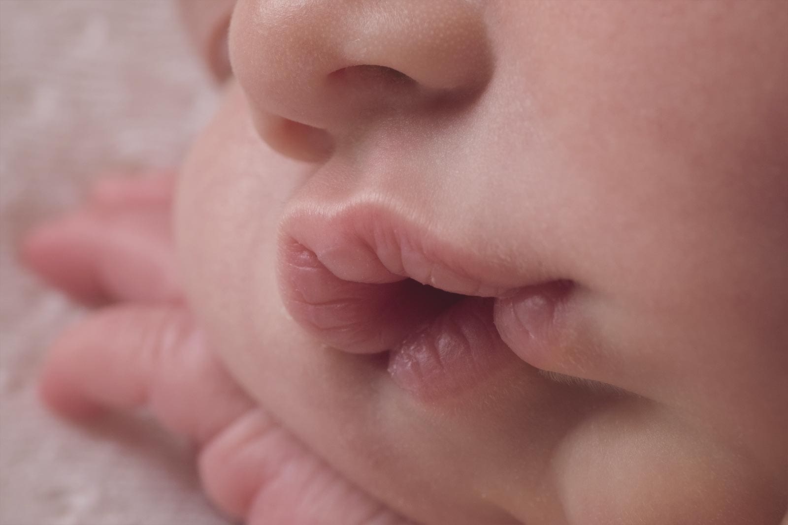 newborn photography falkirk - cherub lips